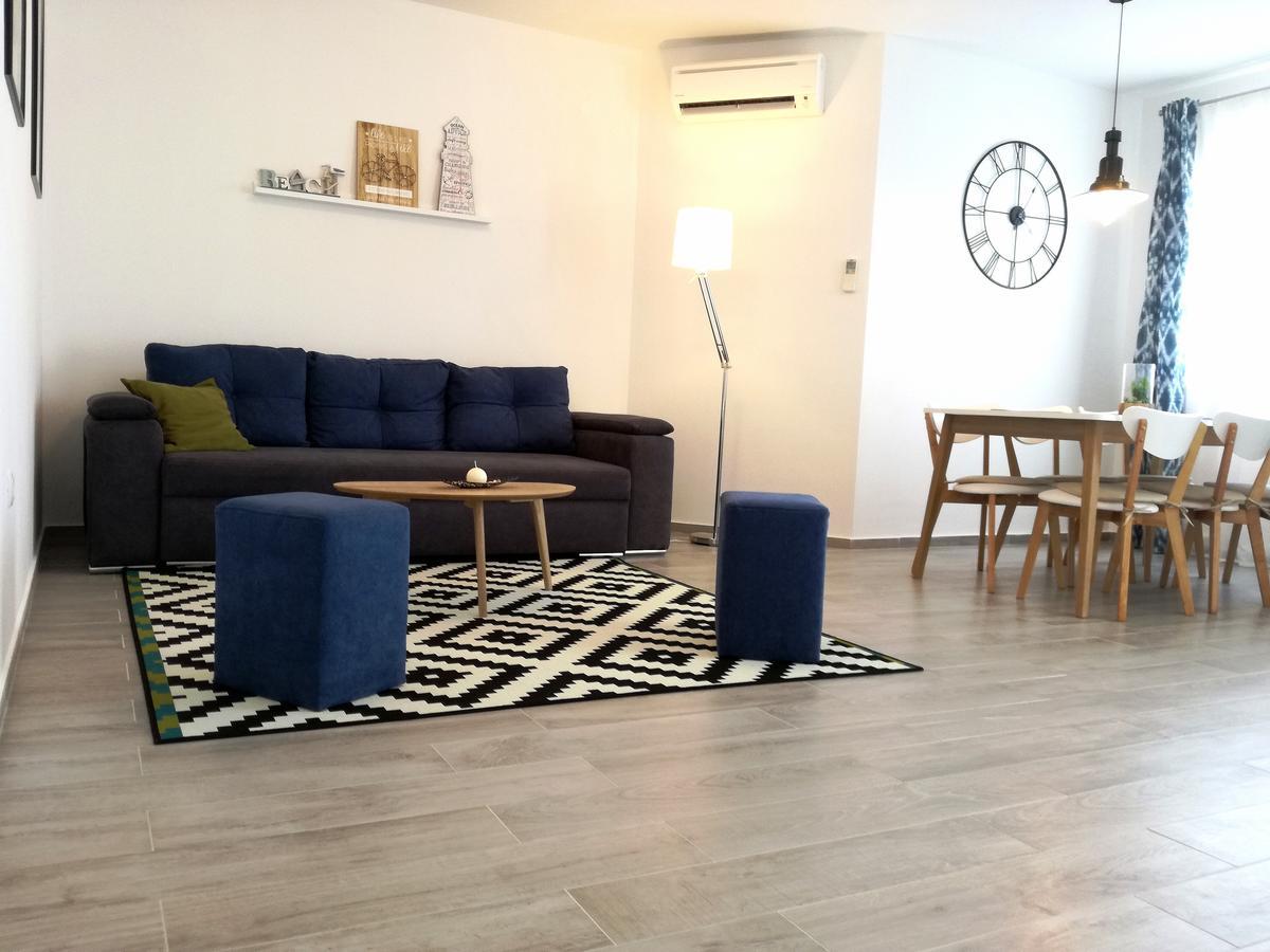 Maiv Residence - Family & Designer Suites Rogoznica  Dış mekan fotoğraf