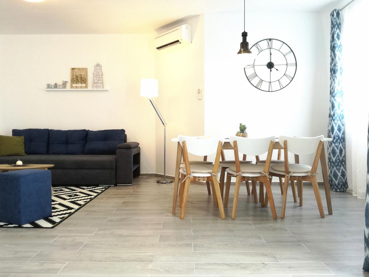 Maiv Residence - Family & Designer Suites Rogoznica  Dış mekan fotoğraf